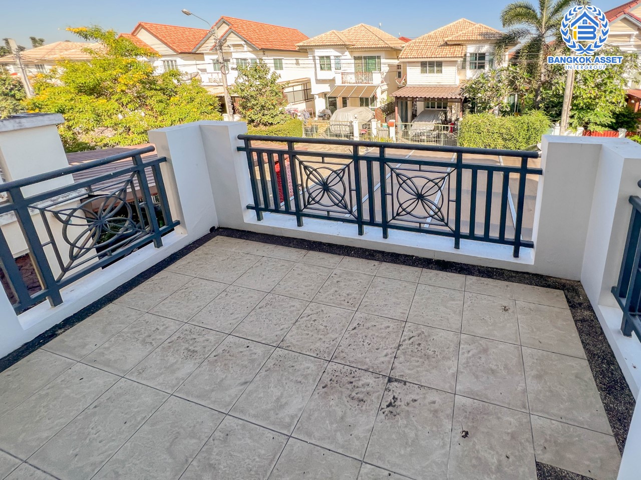 *****บ้านแฝดมือสอง ม.ชวนชื่น ไพรเวทพาร์ค วัชรพล-รามอินทรา เนื้อที่ 37.1 ตร.ว. ฟังก์ชัน 3 ห้องนอน 2 ห้องน้ำ จอดรถได้ 1 คัน  บนทำเลเชื่อมต่อหลายเส้นทาง ถ.รามอินทรา ถ.สายไหม และถ.พหลโยธิน ใกล้ทางด่วน "ศรีรัช" และ "เซ็นทรัลรามอินทรา"